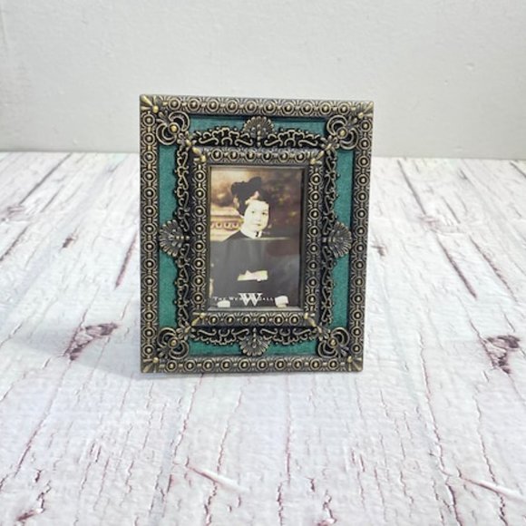 Vintage Picture Frame, Photo frame/Metal decorated Frame with flowers and plant - Picture 10 of 10
